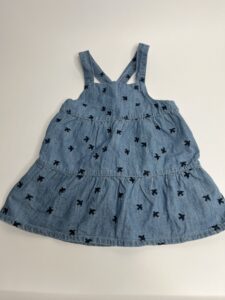 Latzkleid mit Vogel-Stickerei