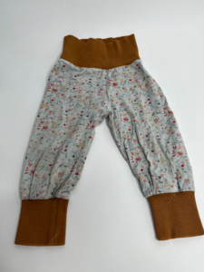 Hose mit Blumenprint