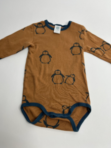 Body mit Pinguin-Motiv