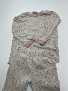 Schlafanzug mit Blumen-Motiv