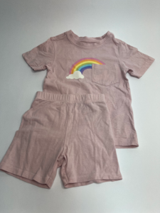 Set aus T-Shirt (mit Regenbogen-Motiv) und Short