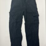 Schwarze Stoffhose mit Seitentaschen
