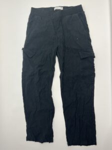 Schwarze Stoffhose mit Seitentaschen