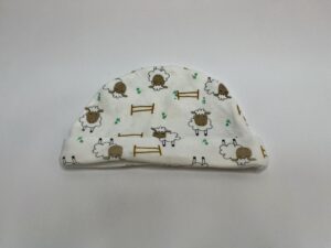 Baumwollmütze (3-6 Monate) mit Schäfchen-Motiv
